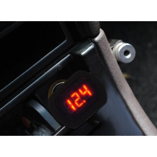 12V feszültségmérő, autós feszültségmérő, digitális voltmérő, autós elektronikai mérőeszköz, autós feszültség kijelző